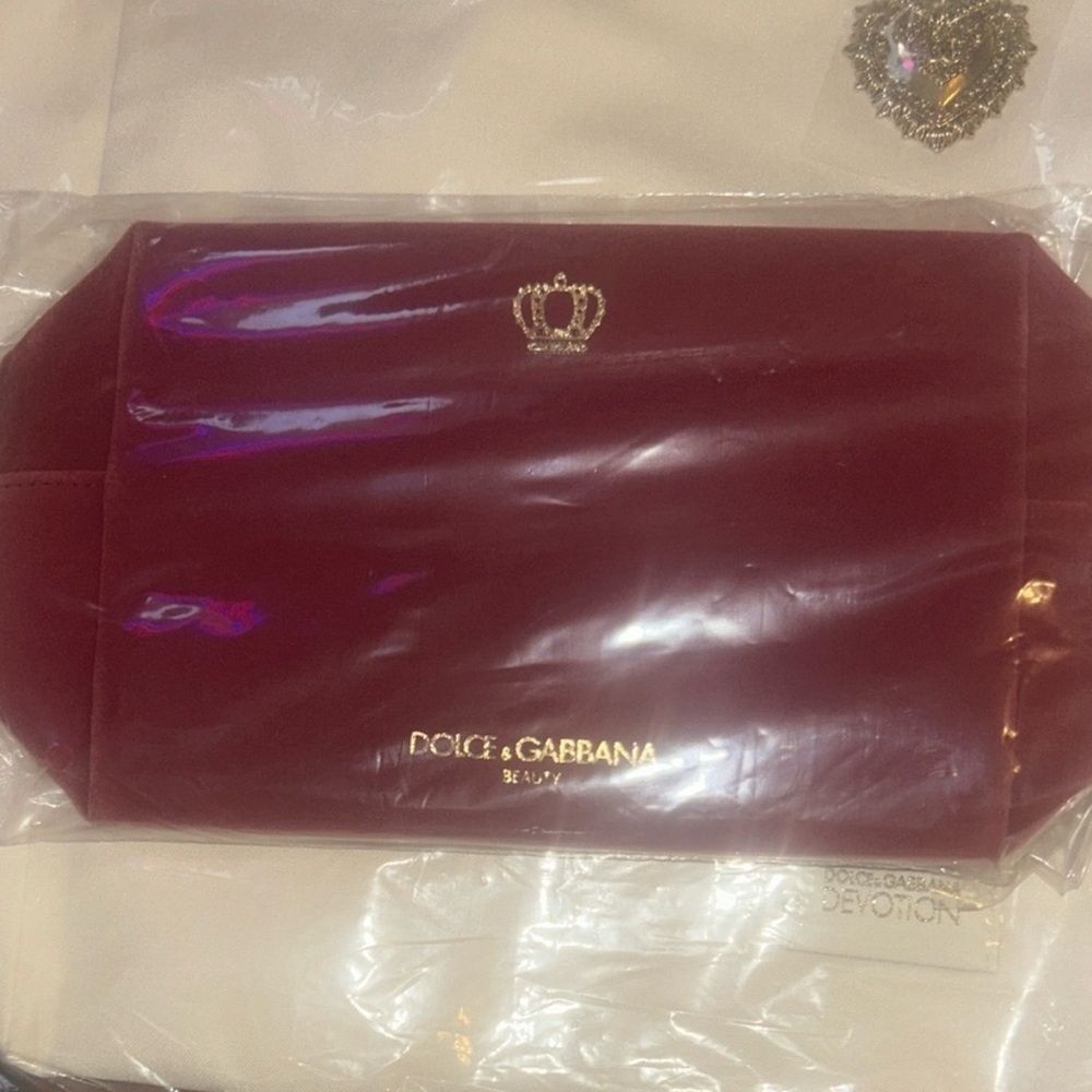 Dolce & Gabbana Rich Red Toiletry Bag - Picture 3 of 7